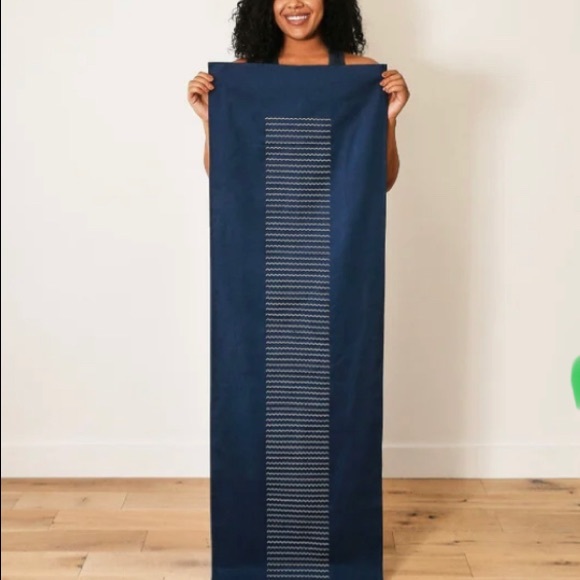 NIP Table Runner Territory Design Blue.
MSRP $42
Size: 70” x 18”
Alltrue - Picture 3 of 5